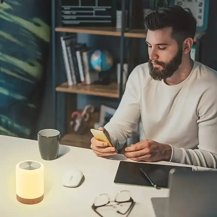 Świeczka LED z regulacją jasności o nowoczesnym designie i zmianie kolorów