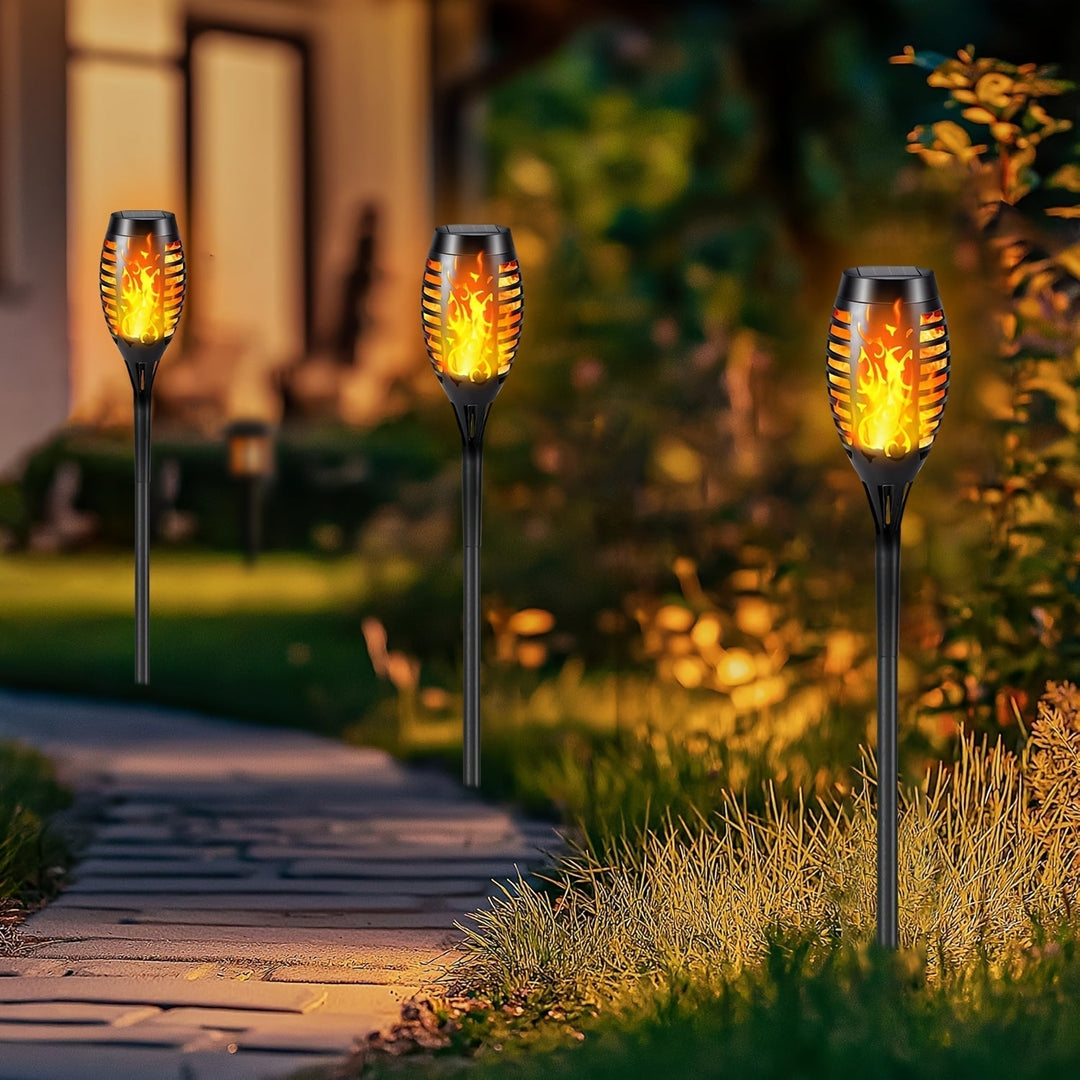 Lampa solarna z płonącym ogniem do ścieżek w ogrodzie