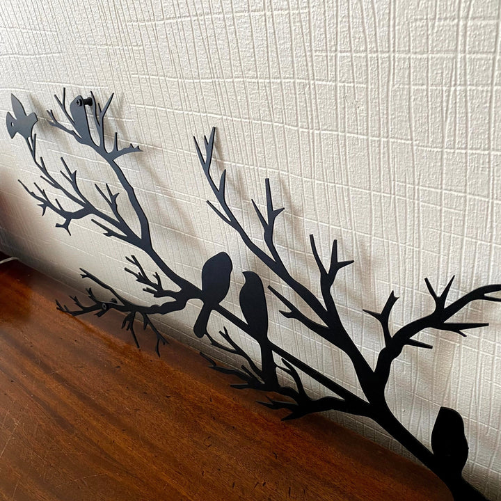 Dekoracja ścienna z metalu – Elegancki design ptaka na gałęzi