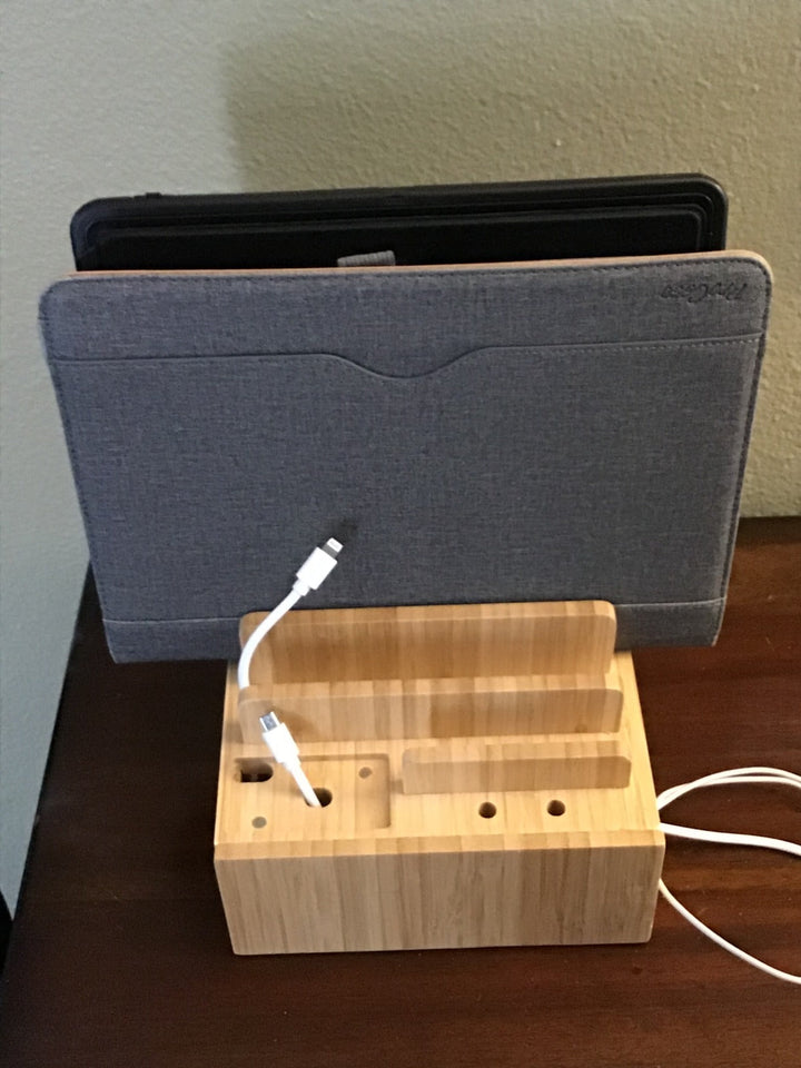 Stacja ładująca Carvallo ChargeDock z bambusa | 5-portowa USB &amp; Organizer | Dla smartfona, tabletu &amp; smartwatcha | W zestawie z kablem