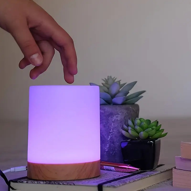 Świeczka LED z regulacją jasności o nowoczesnym designie i zmianie kolorów