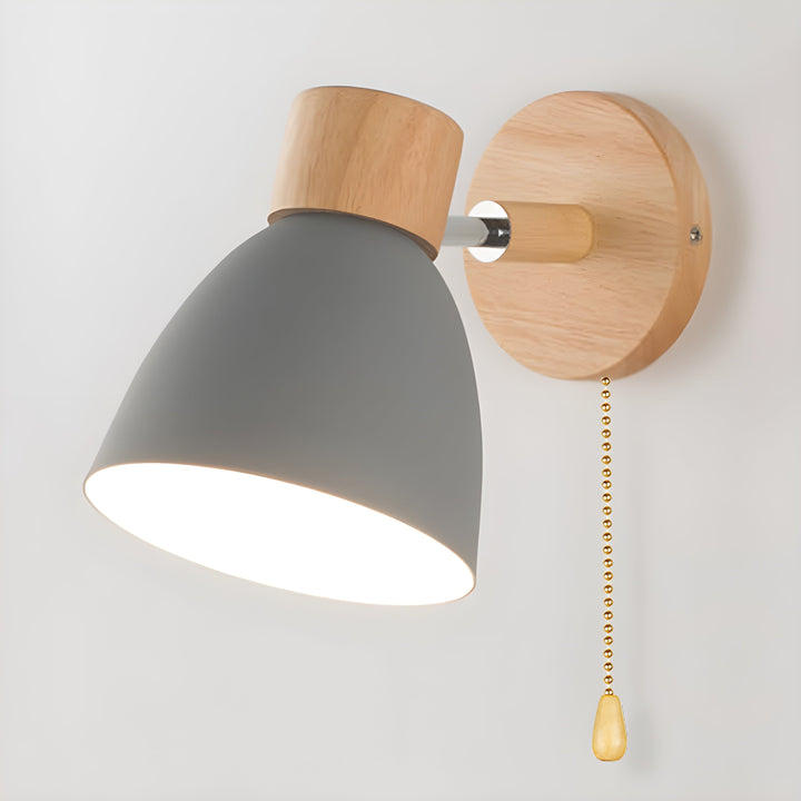Drewniana Nordycka Lampa Ścienna z Włącznikiem do Przytulnej Sypialni