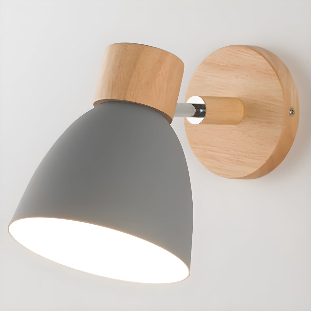 Drewniana Nordycka Lampa Ścienna z Włącznikiem do Przytulnej Sypialni