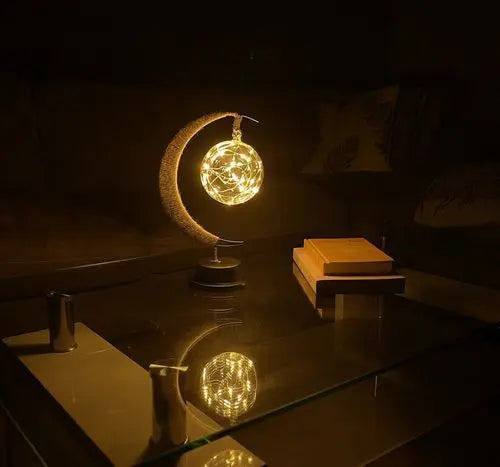 Lampa stołowa z ciepłym blaskiem księżyca