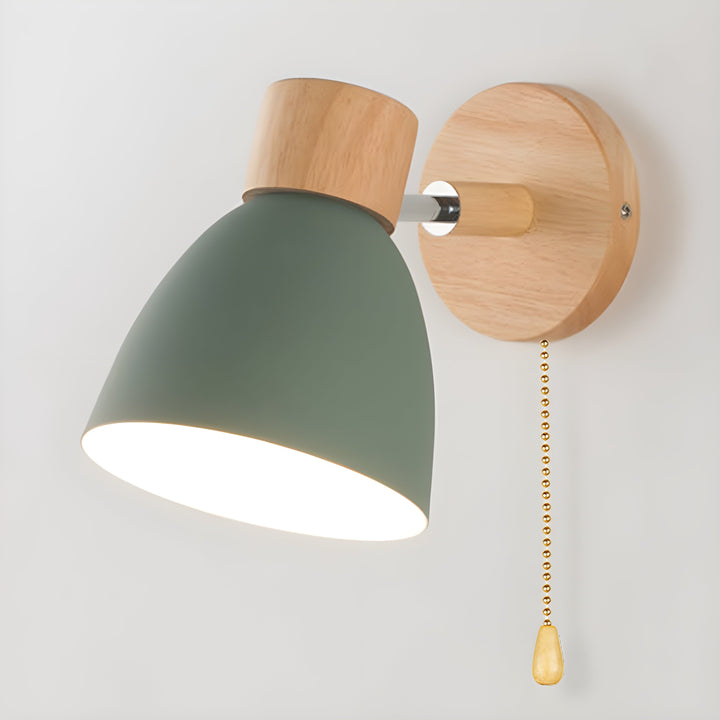 Drewniana Nordycka Lampa Ścienna z Włącznikiem do Przytulnej Sypialni