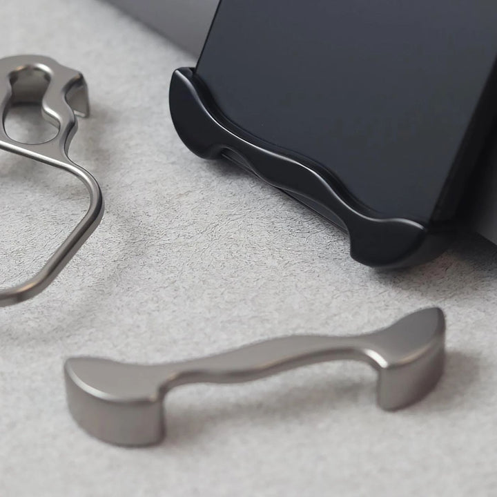 Etui na telefon komórkowy o smukłym minimalistycznym designie