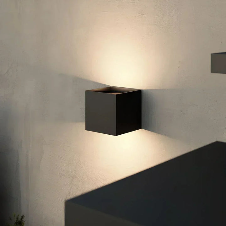 Lampa Ścienna Czarna Aluminium Regulowana Kostka LED