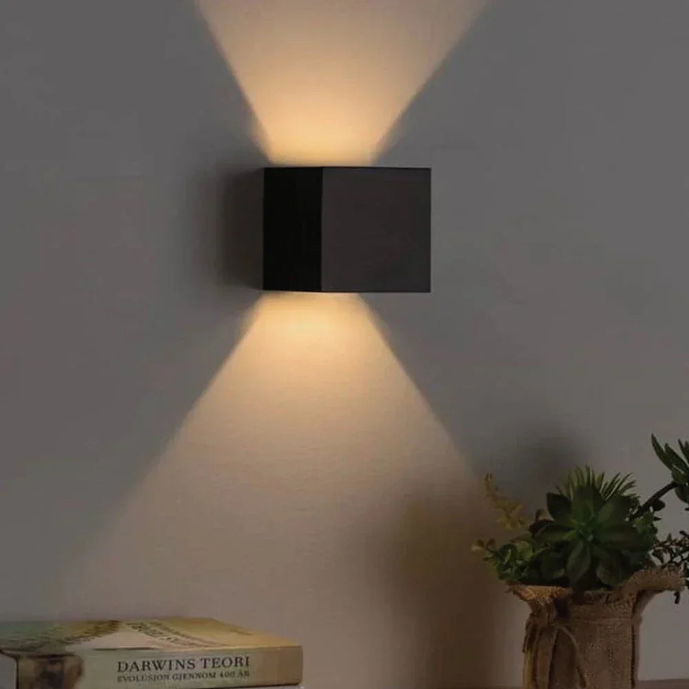 Lampa Ścienna Czarna Aluminium Regulowana Kostka LED