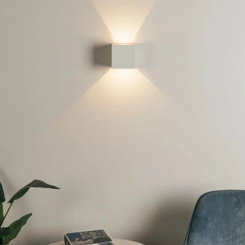Lampa Ścienna Czarna Aluminium Regulowana Kostka LED