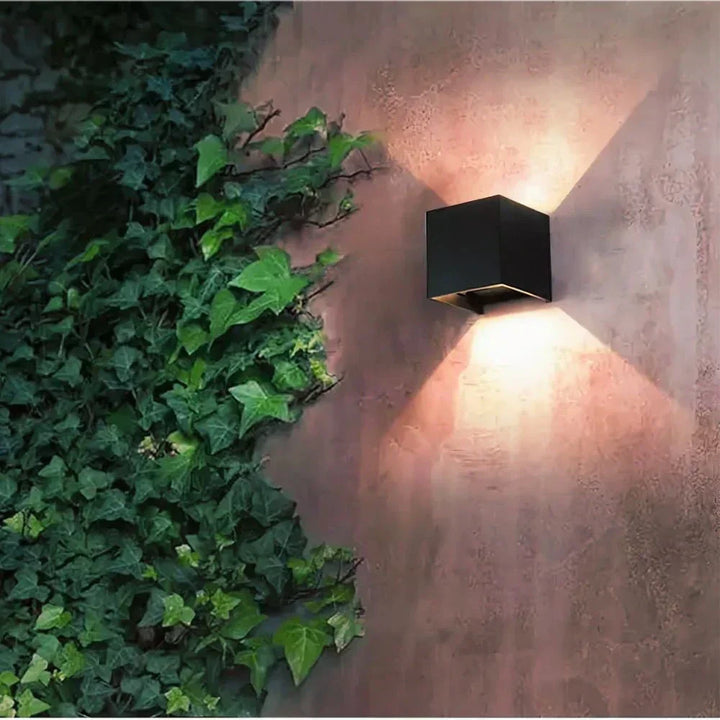 Lampa Ścienna Czarna Aluminium Regulowana Kostka LED