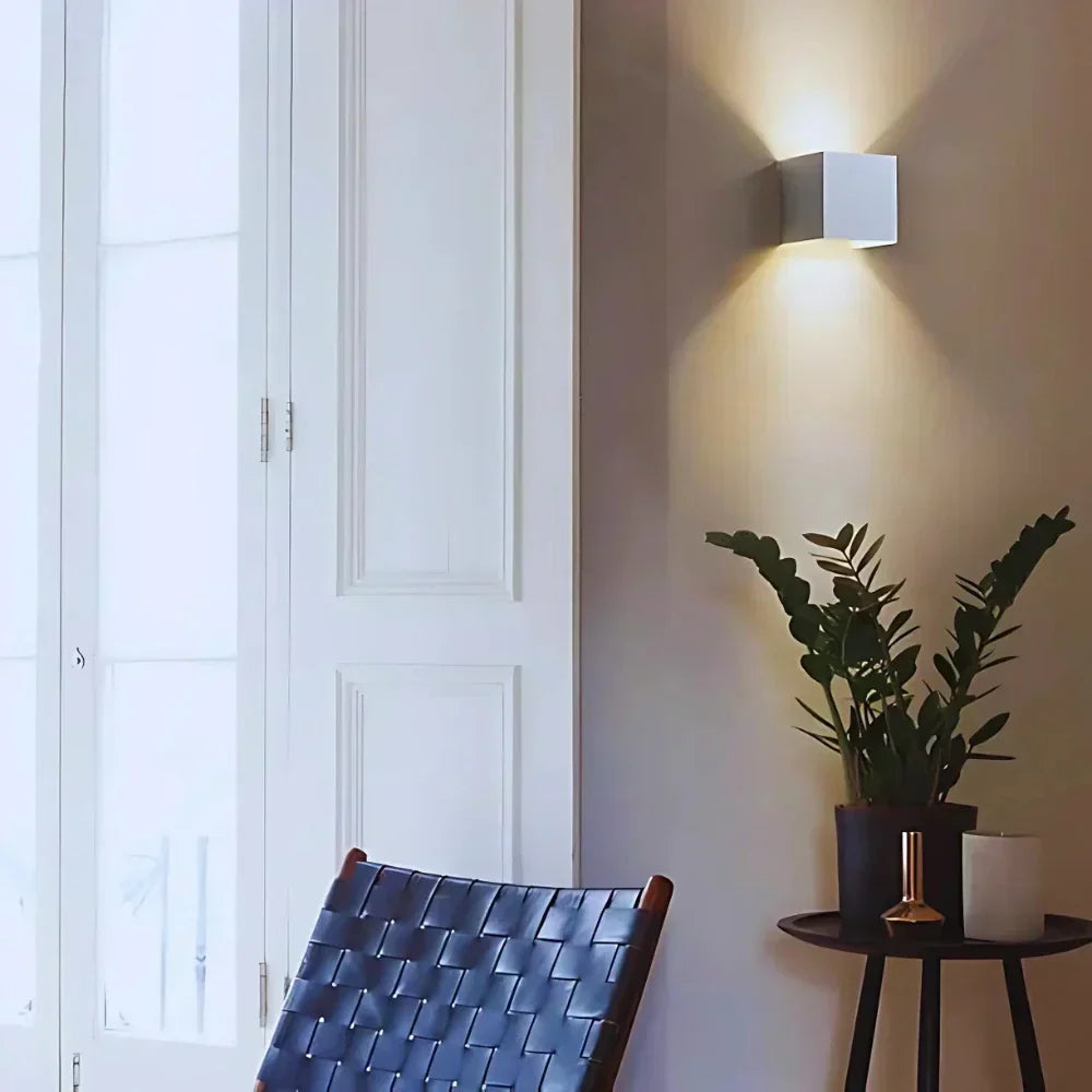 Lampa Ścienna Czarna Aluminium Regulowana Kostka LED