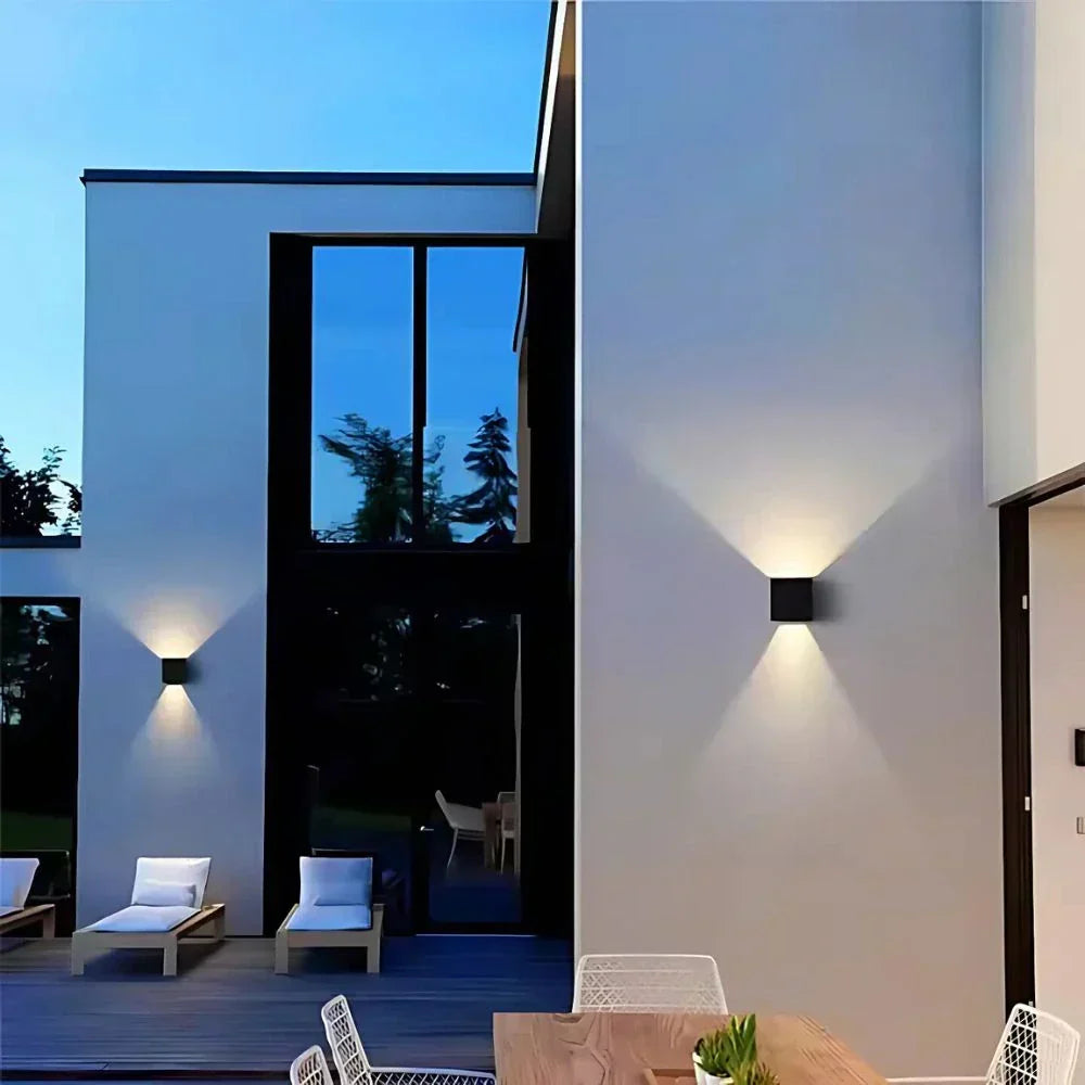 Lampa Ścienna Czarna Aluminium Regulowana Kostka LED