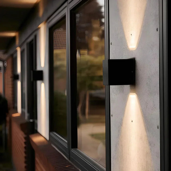 Lampa Ścienna Czarna Aluminium Regulowana Kostka LED