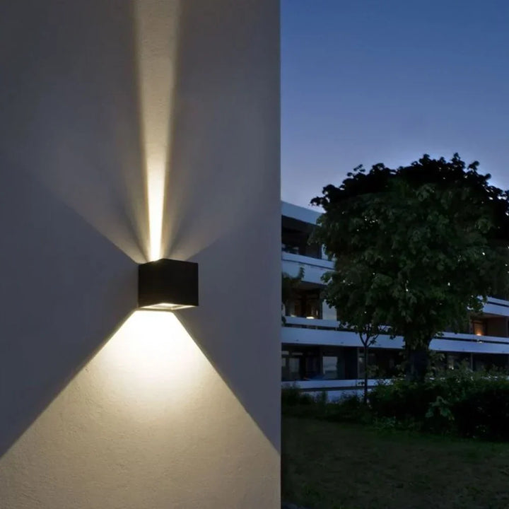 Lampa Ścienna Czarna Aluminium Regulowana Kostka LED