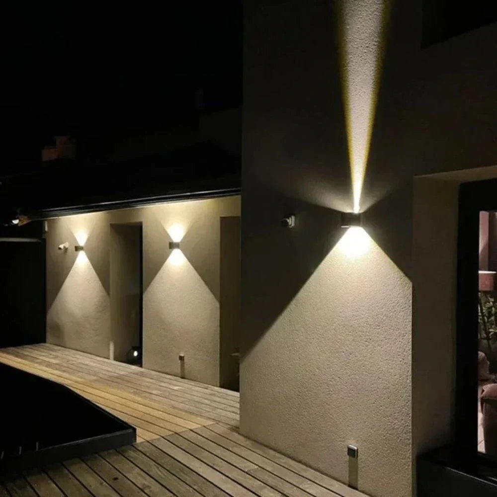 Lampa Ścienna Czarna Aluminium Regulowana Kostka LED