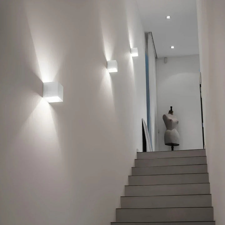 Lampa Ścienna Czarna Aluminium Regulowana Kostka LED