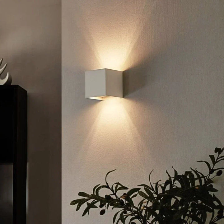 Lampa Ścienna Czarna Aluminium Regulowana Kostka LED