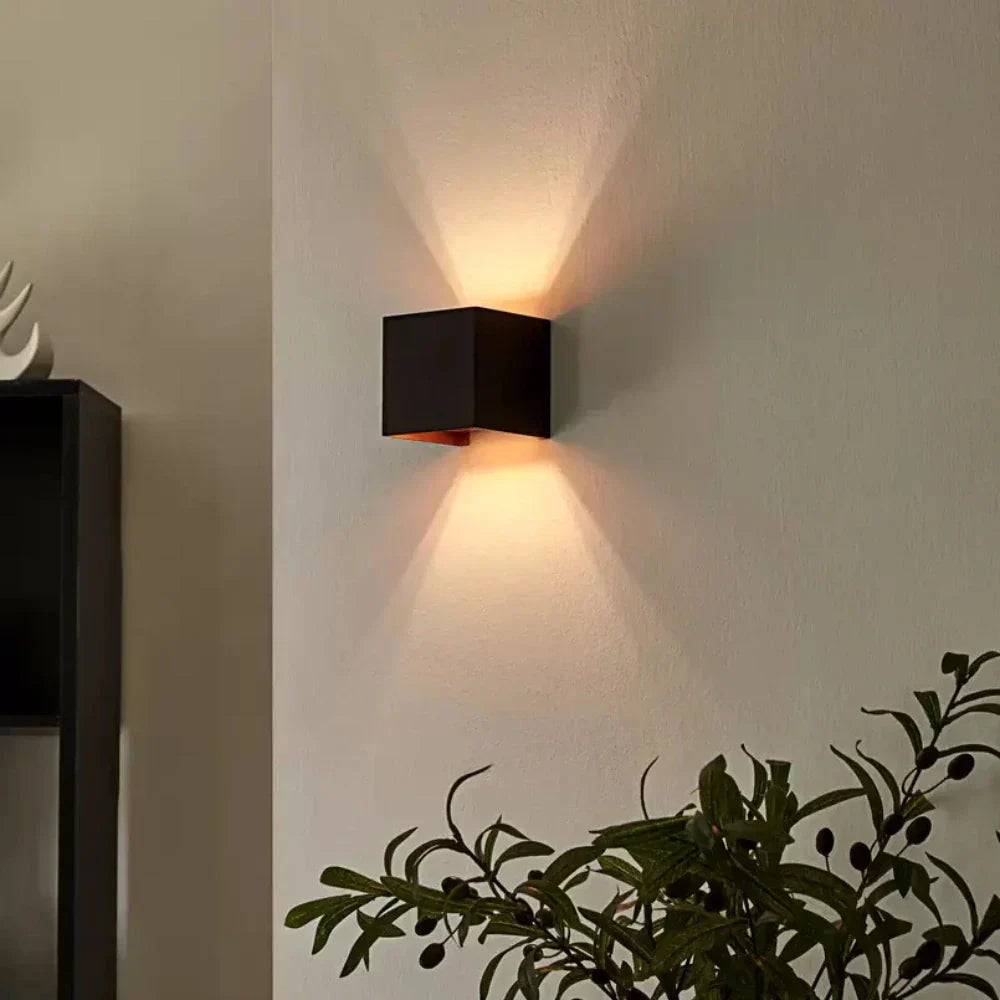 Lampa Ścienna Czarna Aluminium Regulowana Kostka LED