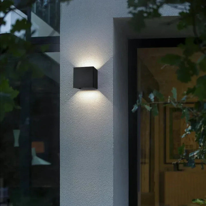 Lampa Ścienna Czarna Aluminium Regulowana Kostka LED